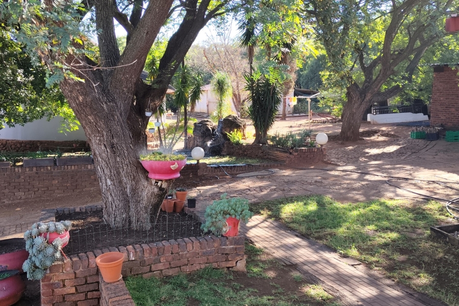 8 Bedroom Property for Sale in Broederstroom North West